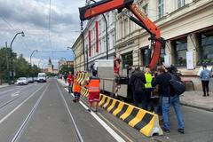 Smetanovo nábřeží, uzavírka, zátaras, odstranění, Praha