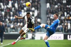 fotbal, italská liga, Juventus - Brescia, Danilo a Jaromír Zmrhal