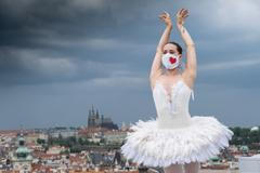 Poděkování z pražských střech. Čeští umělci natočili video pro všechny, kteří pomáhají