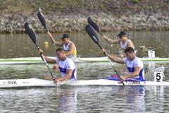 Slovenští kanoisté Erik Vlček (vlevo) a Tibor Linka