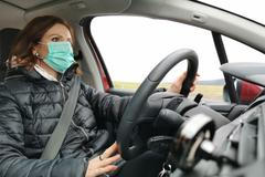 řidič rouška auto koronavirus