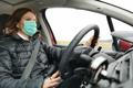 řidič rouška auto koronavirus