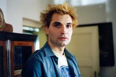 Samotářům je 20 let. Jak se rodil kult? Sledujte speciál DVTV s Jiřím Macháčkem