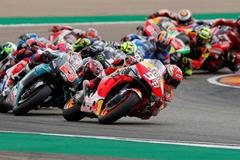 Marc Marquez v čele závodu MotoGP v Alcaňizu 2019