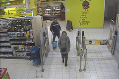 Okrádali seniory při nákupech