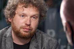 Klusák: Predátor herečku oslovil v obchodě, poslala ho někam. Policie řeší už 52 lidí