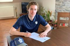 Filip Král podepisuje smlouvu s Torontem (2020)