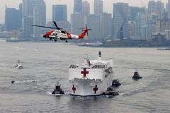 USNS Comfort v New Yorku.