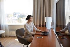 Práce v hotelu, hotelový pokoj, manažer/ka