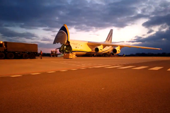 Timelapse nakládky letadla