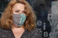 Novinářka pro Facebook vyvrací fake news: Na politiky ukázat nesmíme, říká Mortkowitz