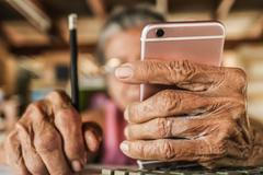 Senior telefon chytrý mobil online