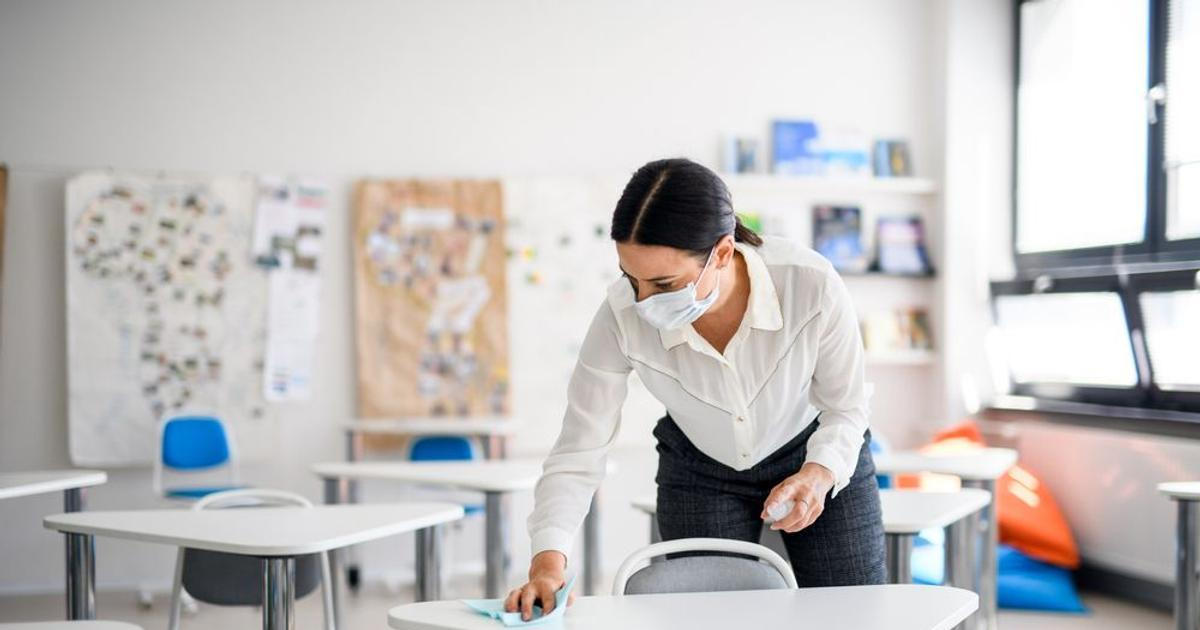 Přes 170 tisíc studentů žádá britské školy o odškodnění za výuku při covidu-19