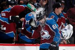 Marnit Kaut slaví první branku v NHL