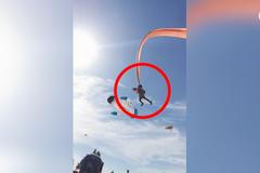 Děvčátko se omylem zamotalo do ocasu draka. Pak přišel poryv větru