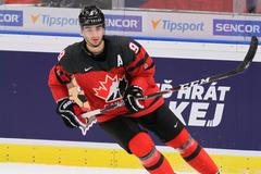 Kanadský hokejový útočník Joe Veleno na mistrovství světa juniorů 2020 v Česku