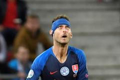 fotbal, kvalifikace ME 2020, Slovensko - Wales, Norbert Gyömbér a Kieffer Moore