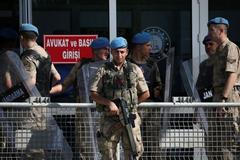 Stráž před věznicí ve městě Silivri u Istanbulu. V této věznici strávil více než půl roku před svým propuštěním Čech Miroslav Farkas.