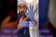 Místo rukavic si ruce raději umyjte, radí lékař