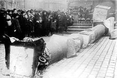 Stržení mariánského sloupu