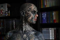 Kvůli tetování ztratil práci ve školce. Děti z něj prý mají noční můry