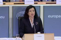 Věra Jourová před europoslanci.