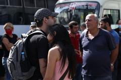 Obrázky z bojů o Náhorní Karabach: Mladí branci odjíždějí, občané darují krev