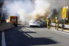 Tesla havárie požár Rakousko