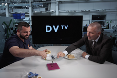 Jak chutná bageta z automatu? Recenze youtubera Jdeme žrát a Martina Veselovského