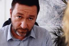 Ministrovi a hejtmanovi poslal nové mobily: Ty své neumí používat, kritizuje starosta