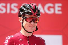 Chris Froome v dresu týmu Ineos