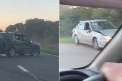 Mladíci do sebe bourají na rušné silnici u Cambridge (20. 8. 2020)