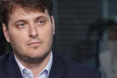 Zákaz volit v karanténě? Vláda je laxní, podceňuje politická práva lidí, říká expert