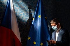 Foto / Covid-19 / Premiér Andrej Babiš / Rouška / ČTK