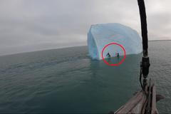 Ledovec u Špicberků se převrátil na dva průzkumníky