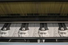 Tkalcovna, kde vyrábí koberce/tapiserie s Putinem