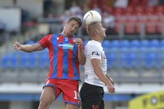 Jan Kovařík z Plzně a Josef Hnaníček z Opavy v zápase 1. ligového kola