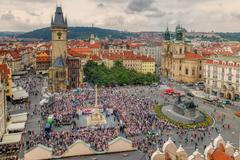 Richard Horák: Arcibiskup Dominik Duka žehná Mariánskému sloupu v Praze