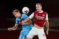 Tomáš Souček a Rob Holding v zápase Arsenal - West Ham United