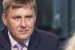 Nechcete stres na dovolené? Zůstaňte v Česku, v zahraničí je riziko, radí Petříček