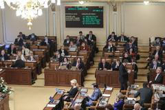 Mimořádné jednání sněmovny ke koronaviru