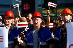 bělorusko protest demonstrace protivládní továrny automobilka traktory