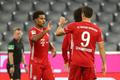 1. kolo německé fotbalové ligy 2020/21, Bayern - Schalke: Serge Gnabry (vlevo) slaví gól Bayernu