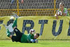 Brankář Sokolova Tomáš Fryšták.