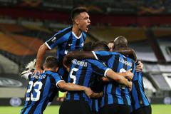 Danilo D'Ambrosio slaví gól v semifinále Evropské ligy Inter Milán - Šachtar Doněck