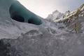 Ledovec Mar de Glace na severní straně  Mont Blancu se za poslední roky ztenčil o desítky metrů