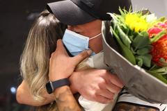 Německo-brazilský pár se po půl roce znovu objal. Partnery rozdělila pandemie