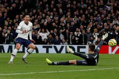 Přesné zakončení Son Hung-mina po parádním sólu v utkání proti Burnley