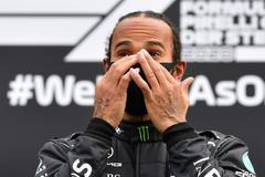 Lewis Hamilton z Mercedesu slaví triumf ve VC Štýrska 2020
