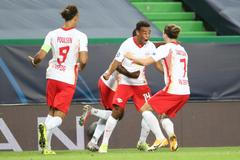 fotbal, Liga mistrů 2019/2020, čtvrtfinále, Lipsko - Atlético Madrid, radost fotbalistů Lipska